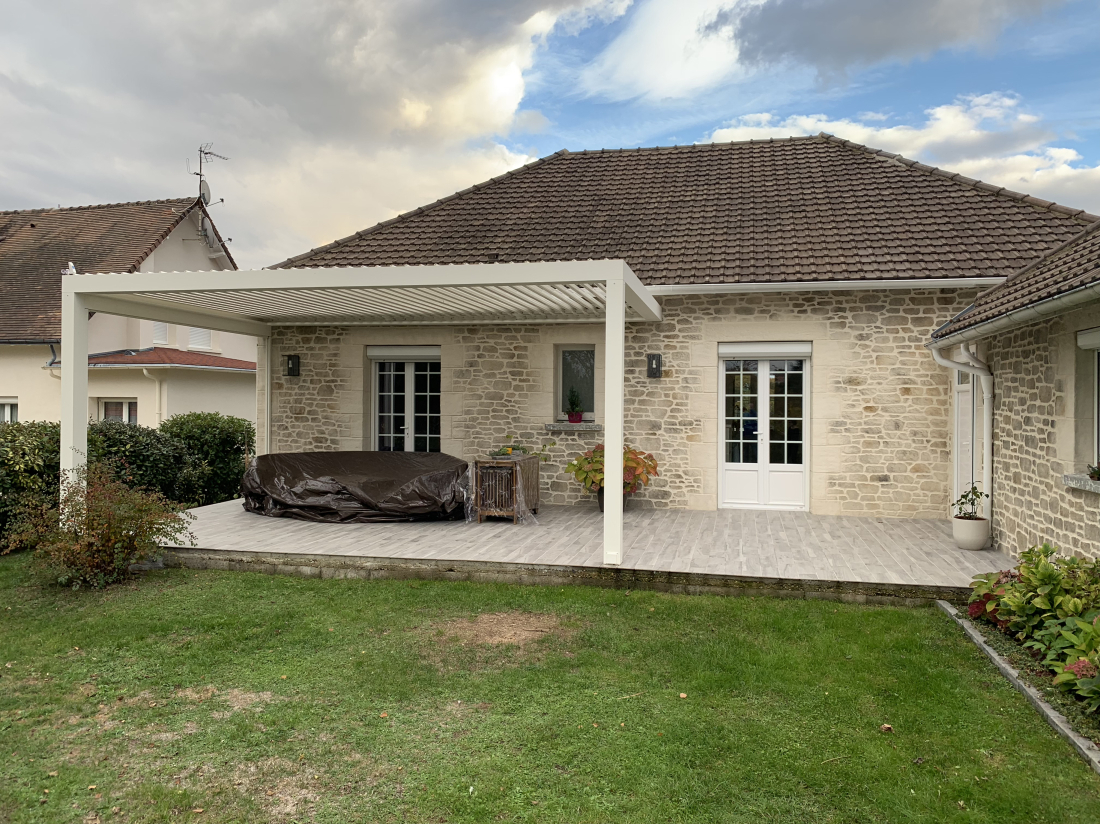 Parement mural avec Pergola