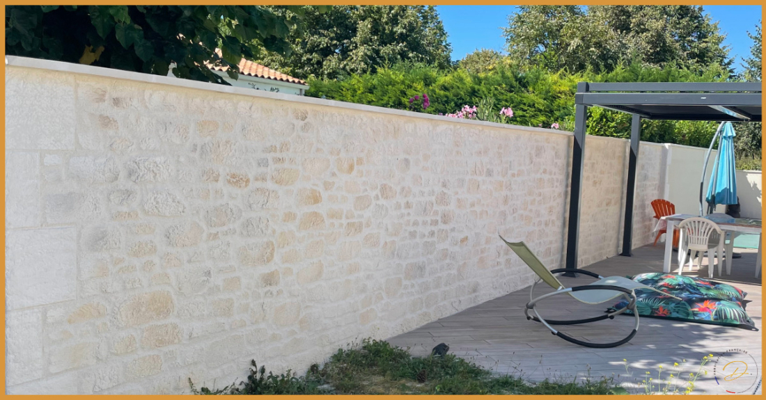 Mur en enduit imitation pierre