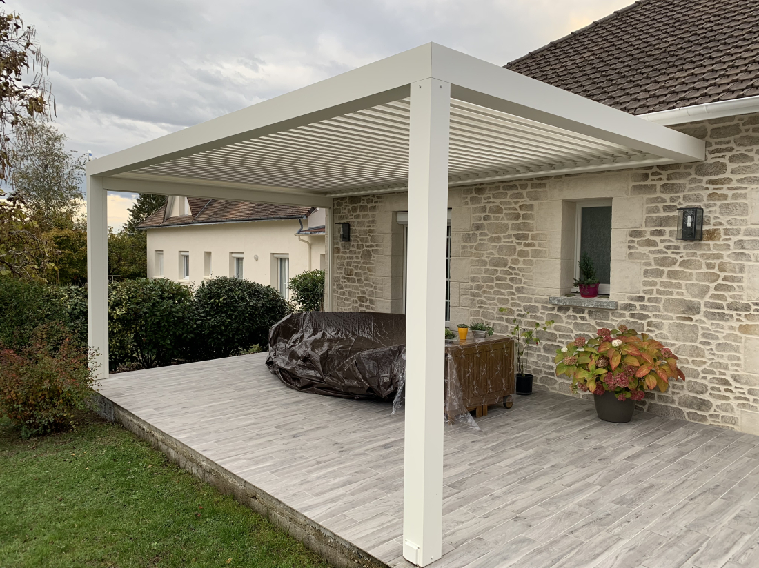 Façade enduite pergola