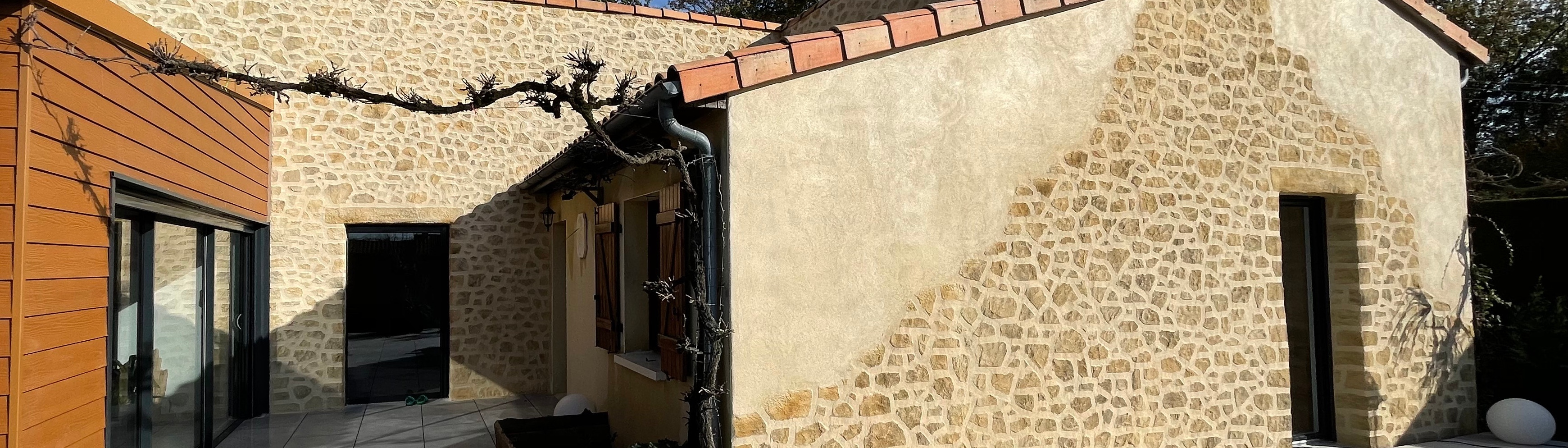 Rénovez votre maison avec un enduit imitation pierre extérieur