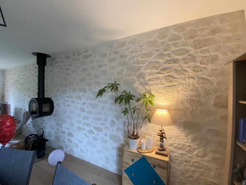 Mur poêle