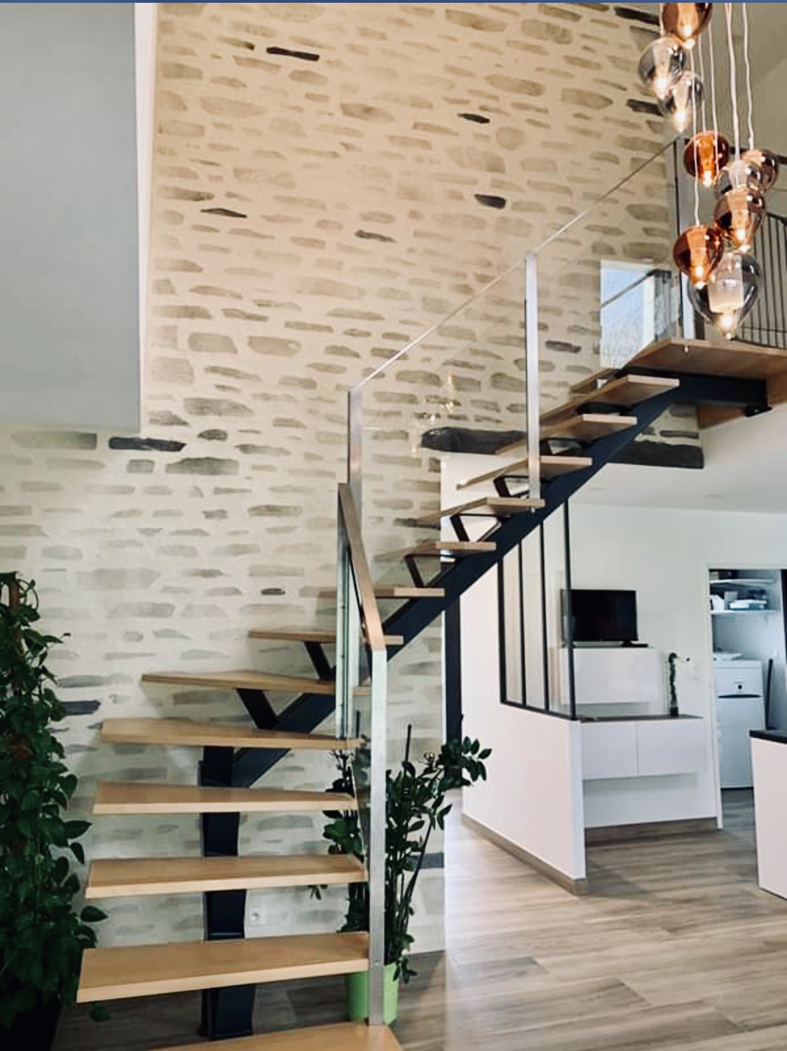 Parement mural intérieur : plaquettes, pierre naturelle ou enduit sculpté ?