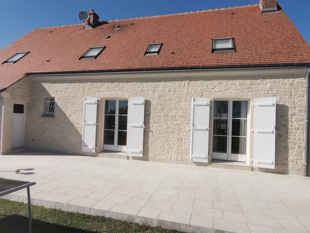 Rénovation façade avec encadrements