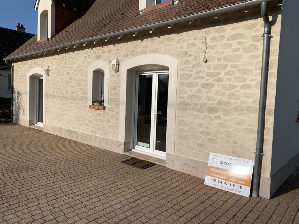 Façade pavillon, encadrement lisse