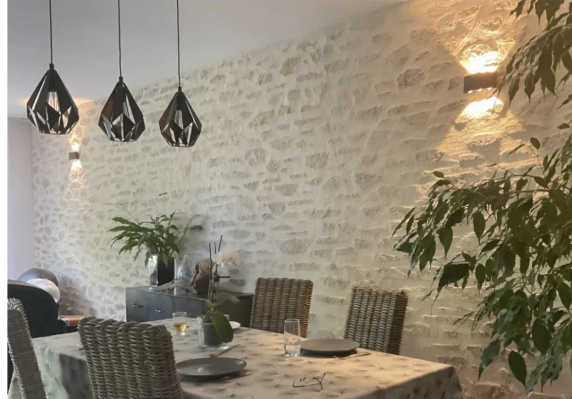 Créer un mur d&rsquo;accent imitation pierre et donner du caractère à votre intérieur